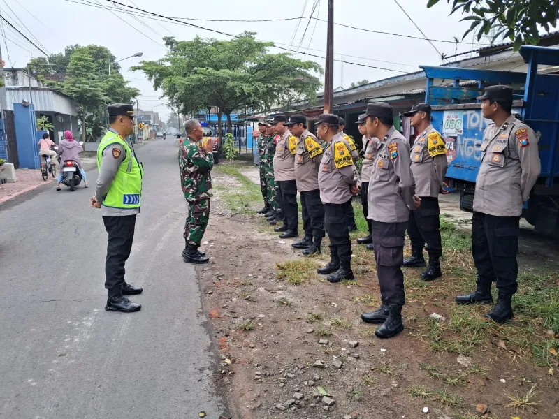 Pengamanan Pemberangkatan Warga PSHW Sutojayan Berlangsung Aman dan Tertib