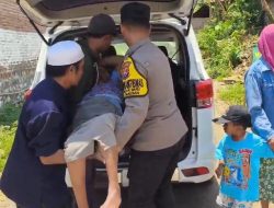 Bhabin Hamdan Kemudikan Ambulance Demi Bantu Seorang Nenek Tua